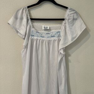 Vintage Paramount New York Night Gown